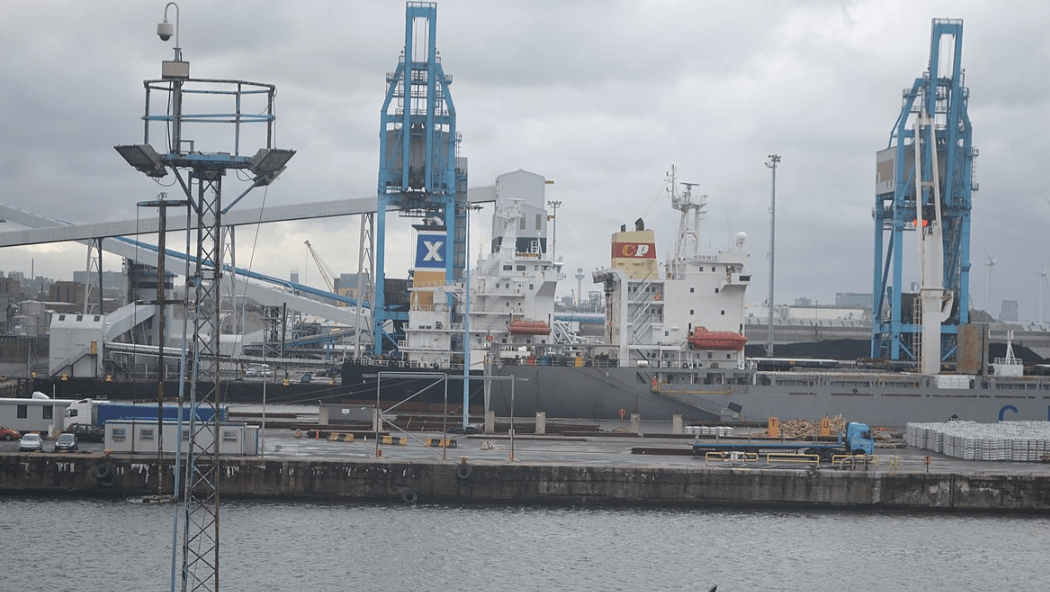 Dock strikes Felixstowe over for now, Liverpool due to begin Left